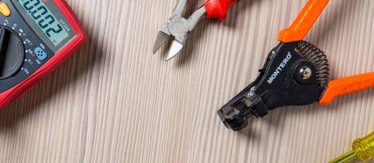 How to Correctly Put in Earplugs